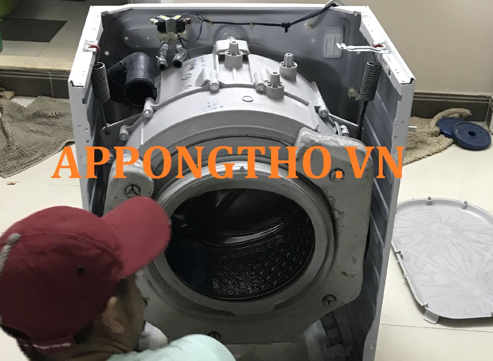 Máy giặt electrolux báo lỗi E54 Tín hiệu cấp điện cho động cơ